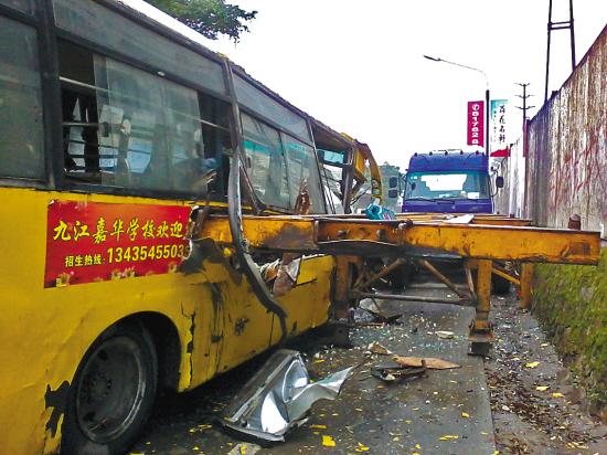 85118cσm查询澳彩内部资料:校车爆炸致5死40伤