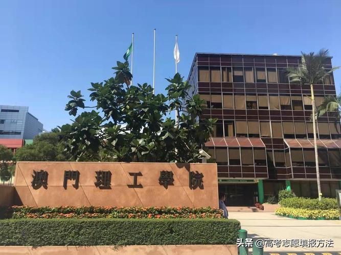 澳门资料百科:中学拖欠老师加班费