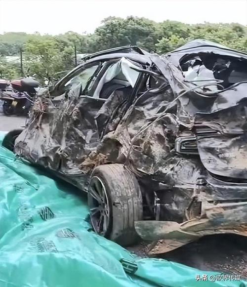 85118cσm查询澳彩内部资料:爬山拍照时坠崖身亡